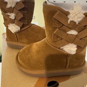 Girls Kookaburra by Ugg ( 5 ) toddler
